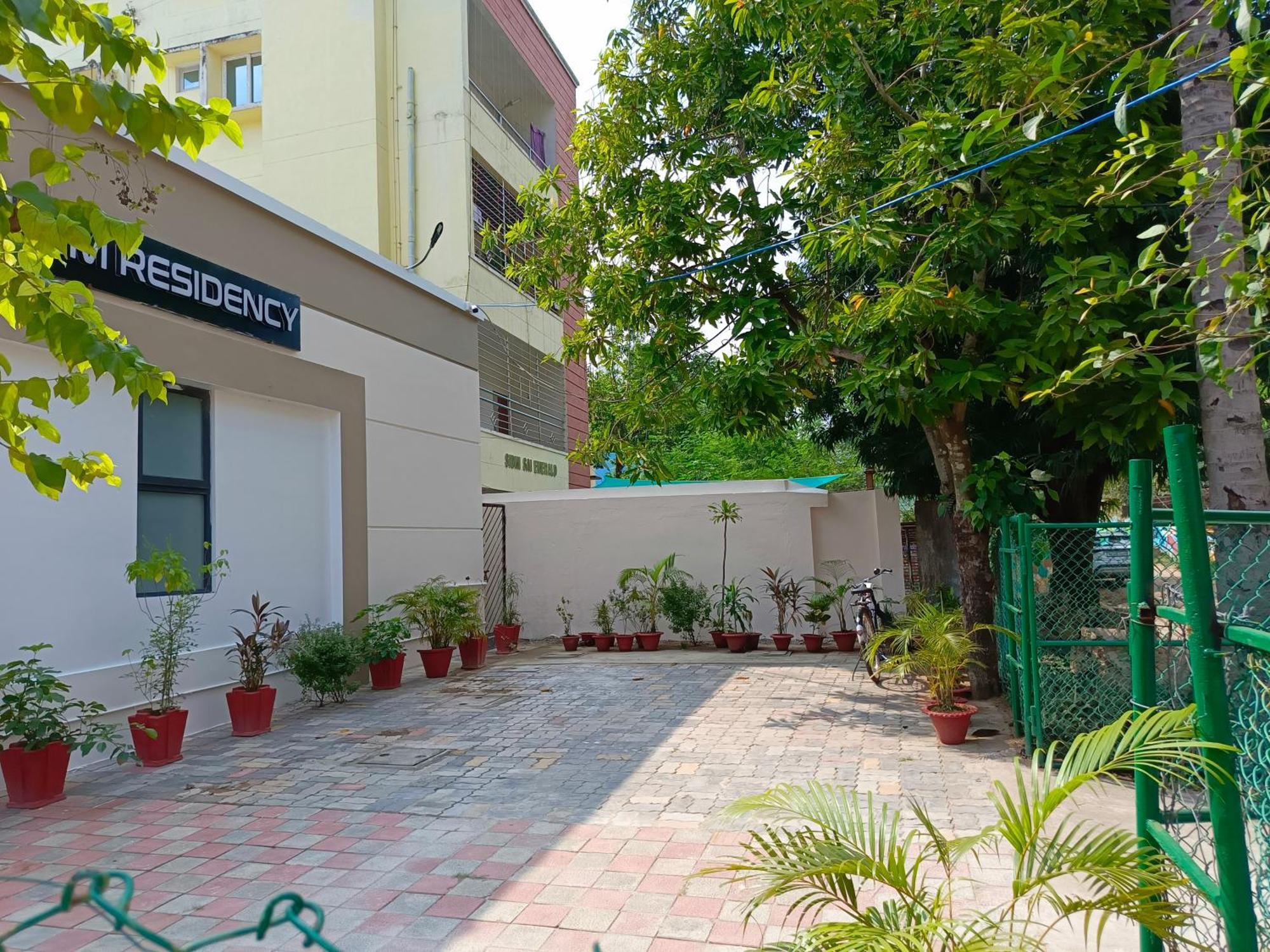 Hotel Sm Residency Bhubaneswar Esterno foto